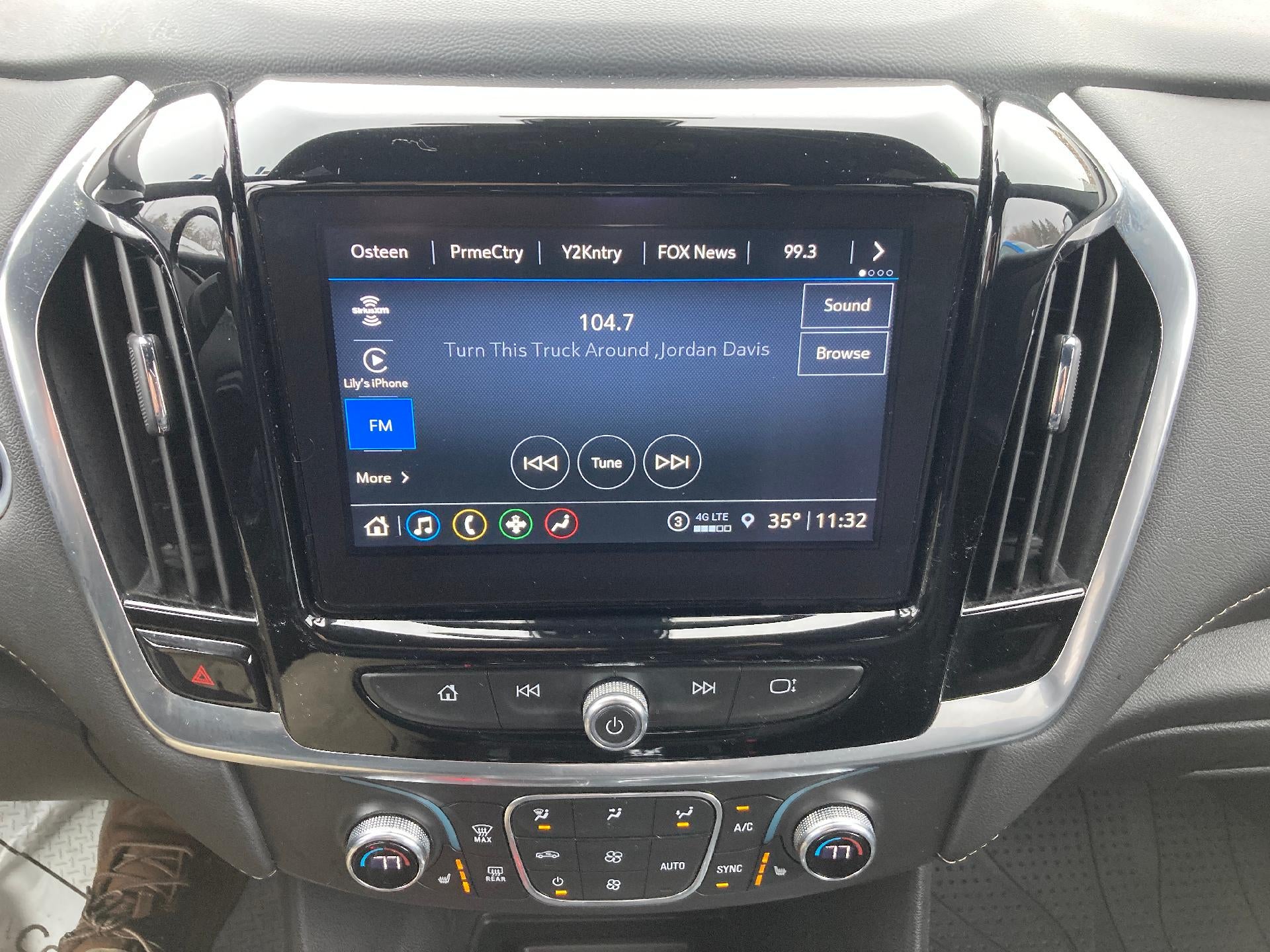 2022 Chevrolet Traverse LT Leather