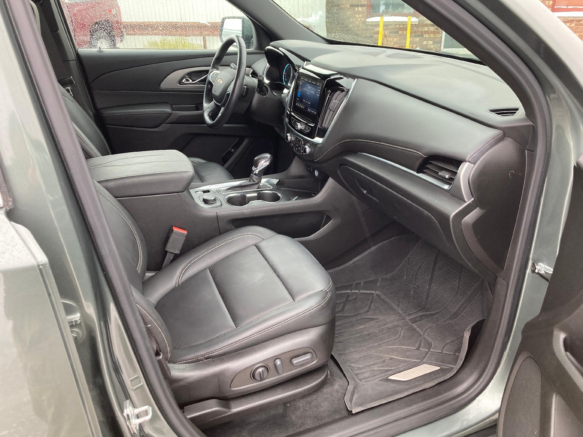 2022 Chevrolet Traverse LT Leather
